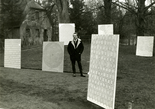 Manfred Kuttners Bildern im Park des Museum Morsbroich