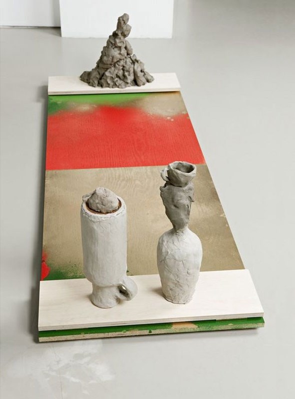 Dan Rees und Fredrik Værslev, Shelf Paintings (Pottery In October), 2009