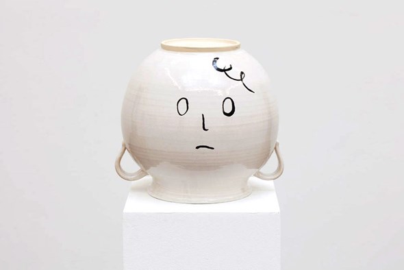 Judith Hopf, Erschöpfte Vase, 2010
