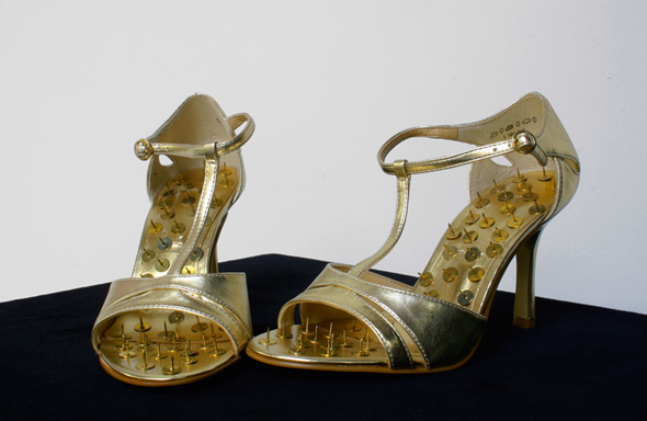 Hans-Peter Feldmann, Golden Shoes with Pins, 2005
