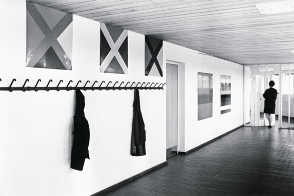 Ansicht einer von 5 gleichzeitig stattfindenden Ausstellungen in Kopenhagener Grundschulen, 1967