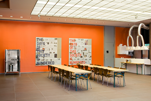 Exhibition view »Just Smile and Don't Talk«, Kunsthalle Bielefeld, 2010, Courtesy neugerriemschneider, Berlin, Photo: Philipp Ottendörfer