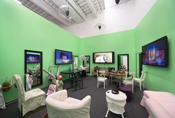 Ryan Trecartin, Installationsansicht »The Generational: Younger Than Jesus« New Museum, New York, 2009